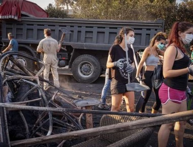 Κάτοικοι στο Μάτι καταγγέλλουν υπουργούς για ειρωνική και απαξιωτική συμπεριφορά στην ενημέρωση για τη φονική φωτιά